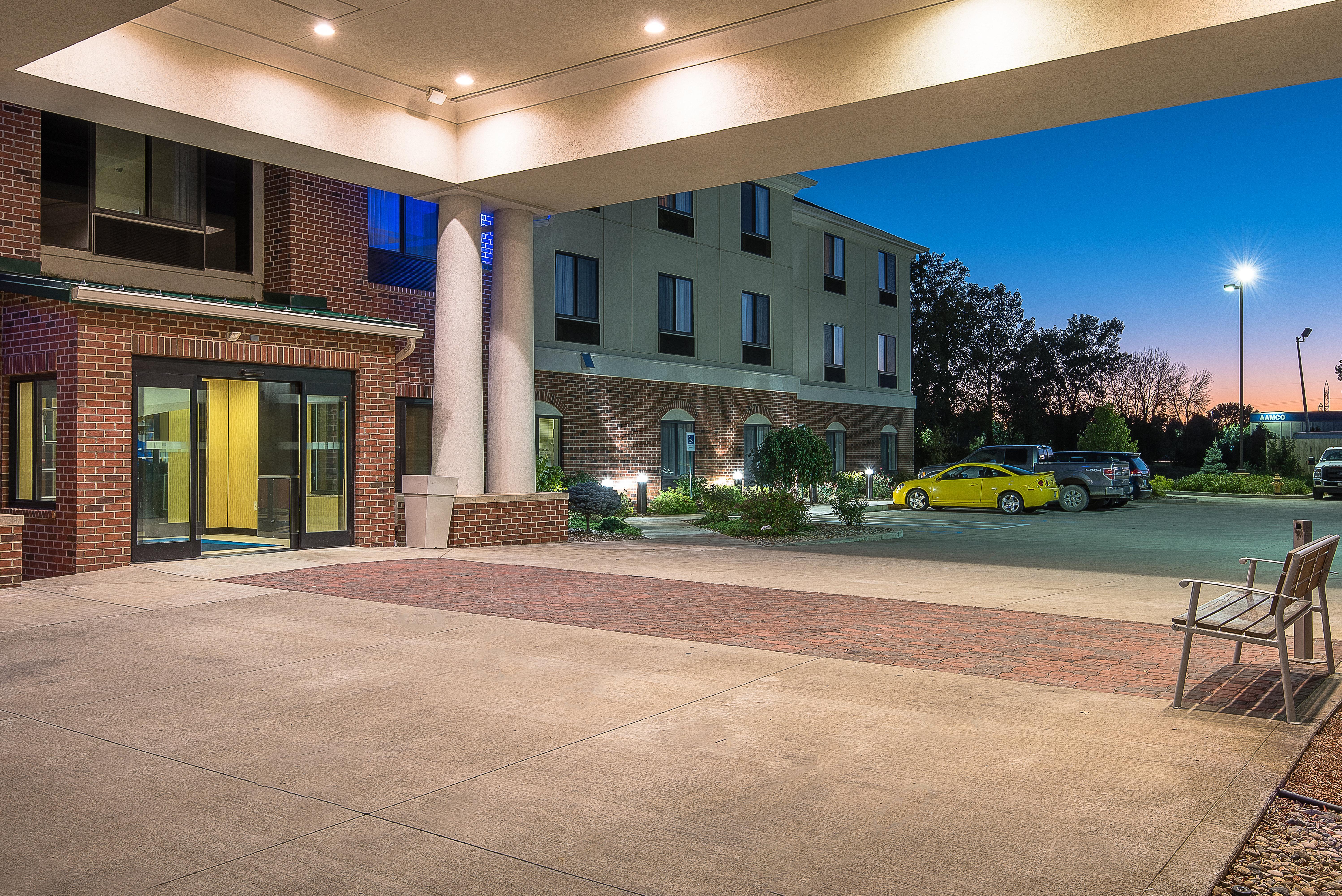 Holiday Inn Express And Suites Lafayette East By Ihg Exterior photo